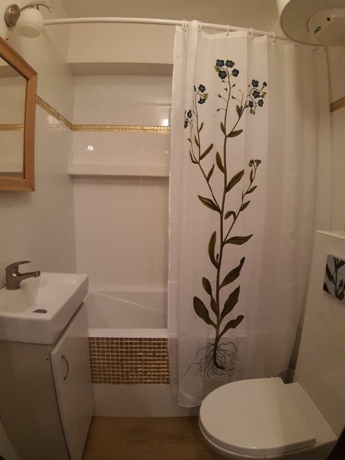 Apartament Beksa Appartamento Sanok Esterno foto